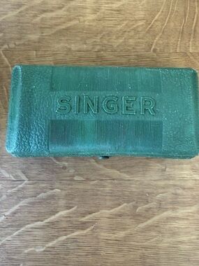 Vintage SINGER Buttonholer with Green Sewing Accessory Case